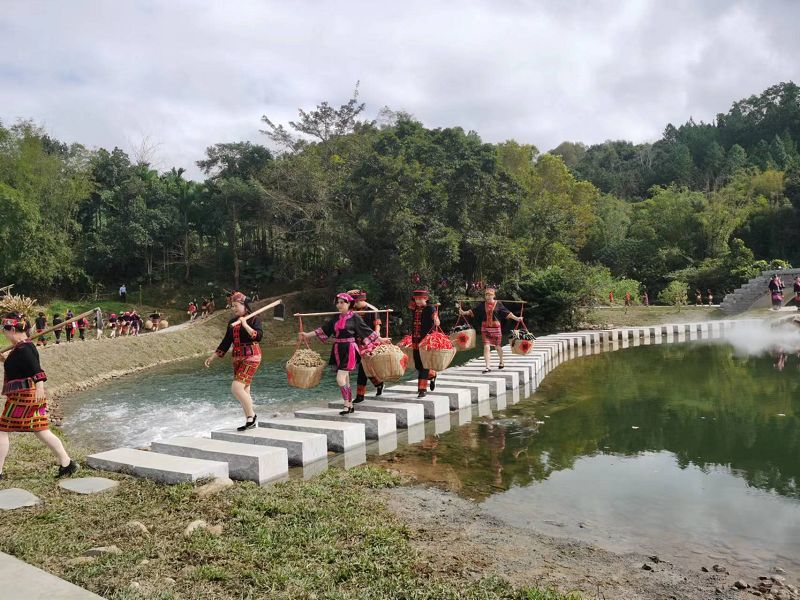 参与建设美丽的毛纳村